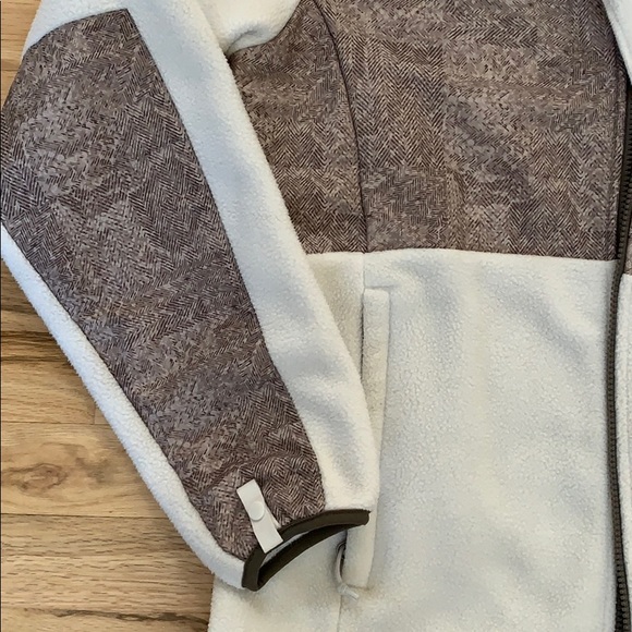 Beige North Face! Never worn! - Picture 3 of 4